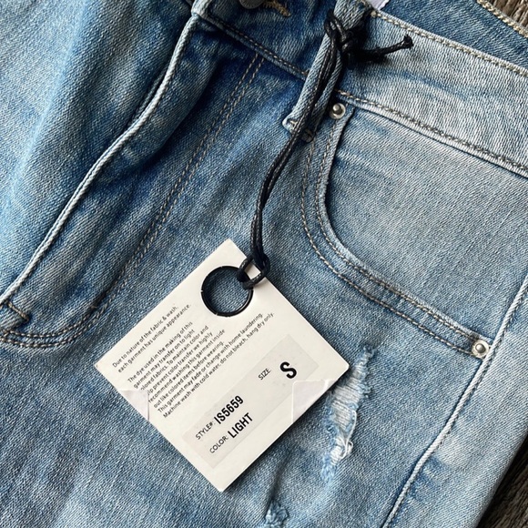 🌟A2 🌟Bermuda 🌟Jeans Los
Angeles California Shorts,
Regular Small, - Picture 4 of 12